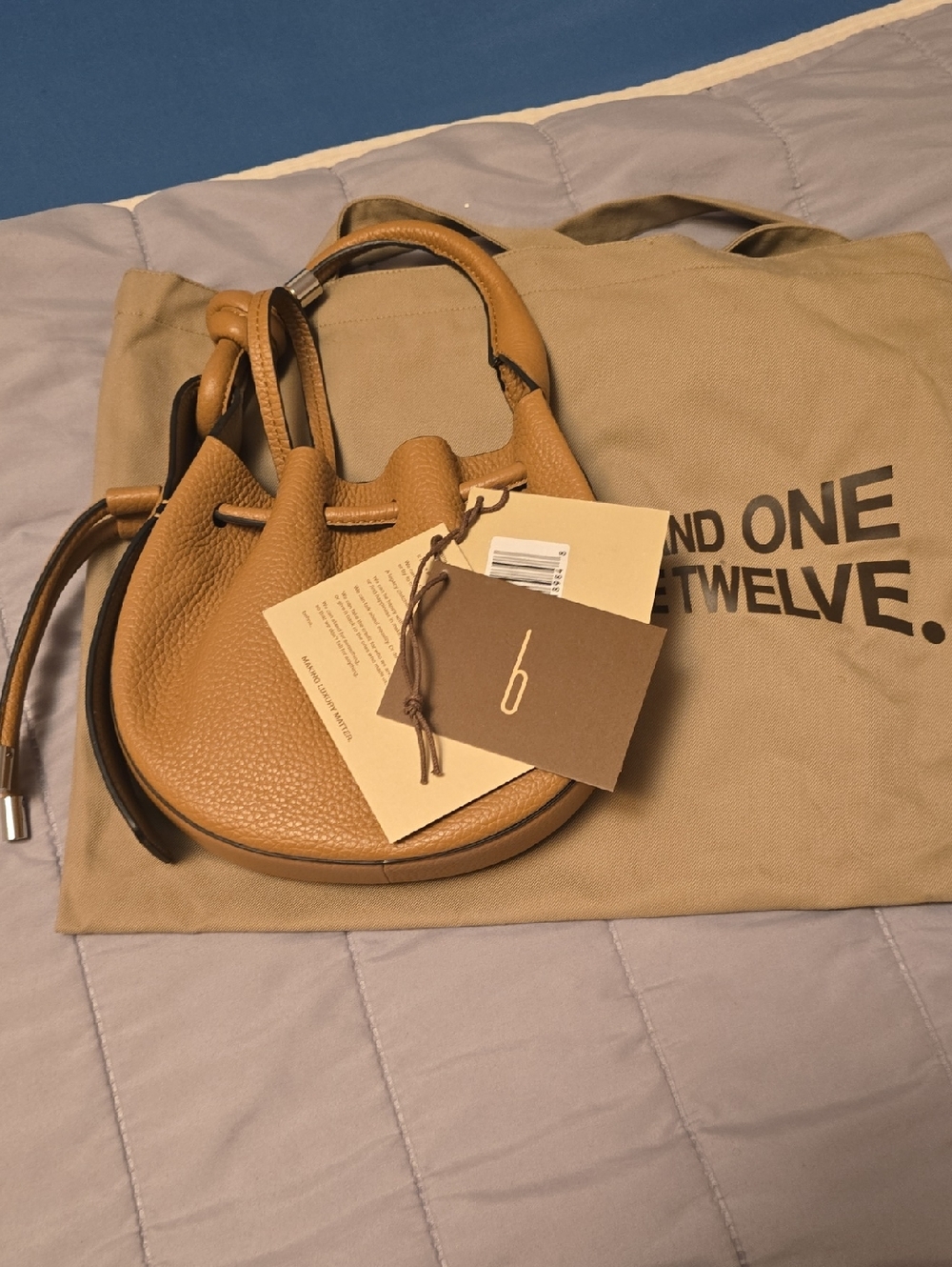Behno Women’s  Drawstring Leather Bucket Bag - Picture 2 of 3